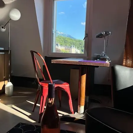 Neuf Et Elegant Avec Vue Degagee Sur Les Montagnes Et Dans Le Centre Apartament *